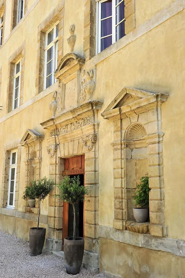 Le Chateau Ricard Aparthotel Saint-Geniez-d'Olt